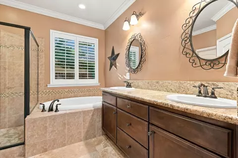 Bath - 759 Davis Ave, Exeter, CA 93221 photo 4 of 5