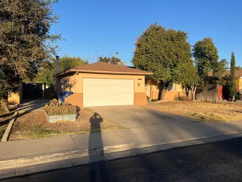 Exterior - 2524 Lind Ave, Clovis, CA 93612 photo 2 of 6