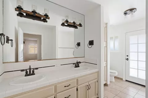 Bath - 345 S Acacia Dr, Lemoore, CA 93245 photo 4 of 7
