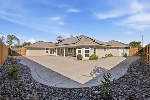 Exterior - 345 S Acacia Dr, Lemoore, CA 93245 photo 4 of 5