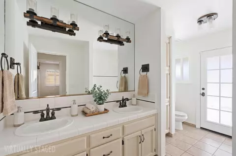 Bath - 345 S Acacia Dr, Lemoore, CA 93245 photo 3 of 7