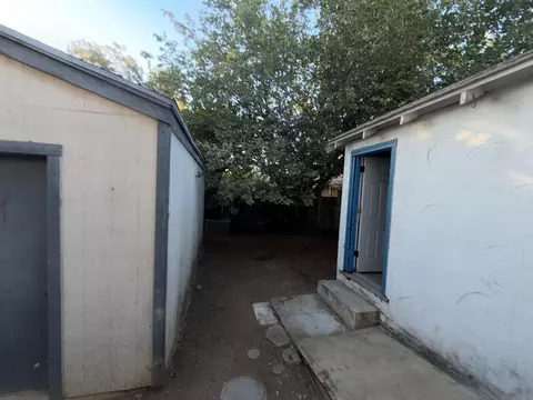 Exterior - 724 W Yosemite Ave, Madera, CA 93637 photo 4 of 4