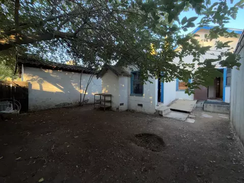 Exterior - 724 W Yosemite Ave, Madera, CA 93637 photo 3 of 4