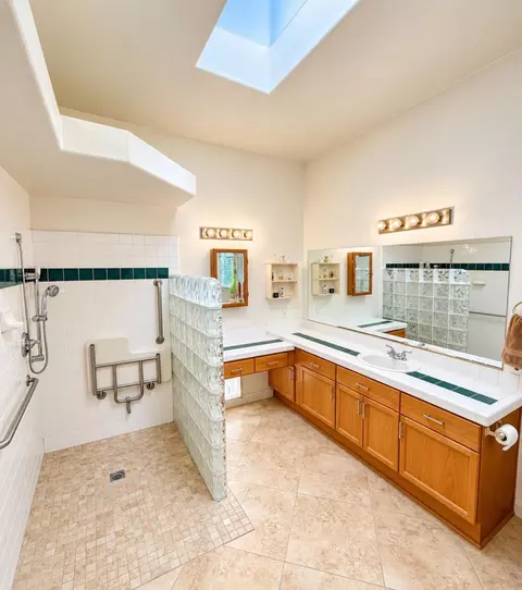Bath - 2173 E Ryan Ave, Fresno, CA 93720 photo 1 of 4