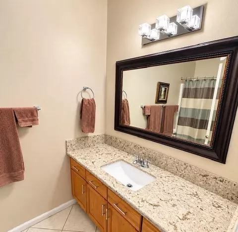 Bath - 2173 E Ryan Ave, Fresno, CA 93720 photo 4 of 4