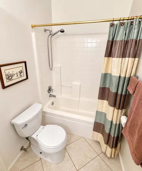 Bath - 2173 E Ryan Ave, Fresno, CA 93720 photo 3 of 4