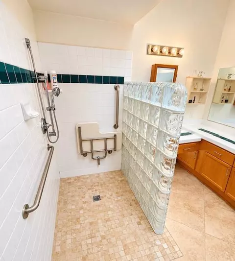Bath - 2173 E Ryan Ave, Fresno, CA 93720 photo 2 of 4