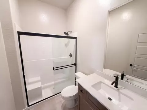 Bath - 2287 N Marion Ave, Clovis, CA 93619 photo 2 of 5
