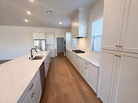 Kitchen - 2287 N Marion Ave, Clovis, CA 93619 photo 2 of 2