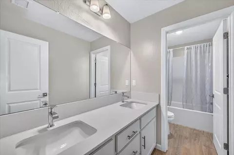 Bath - 1118 N Elevations Way W, Madera, CA 93636 photo 4 of 4