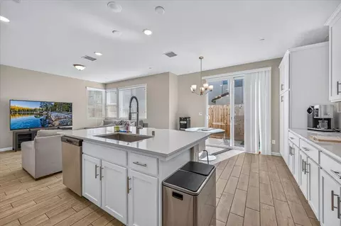 Kitchen - 1118 N Elevations Way W, Madera, CA 93636 photo 8 of 8