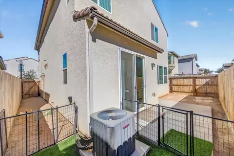 Exterior - 1118 N Elevations Way W, Madera, CA 93636 photo 5 of 7