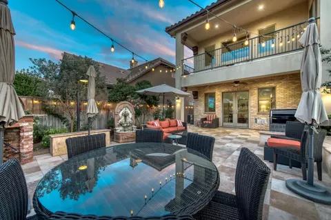 Exterior - 561 W Derbyshire Ln, Clovis, CA 93619 photo 6 of 10