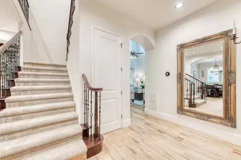 Entry Way - 561 W Derbyshire Ln, Clovis, CA 93619 photo 4 of 5