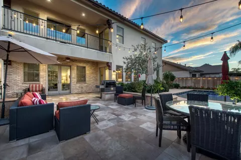 Exterior - 561 W Derbyshire Ln, Clovis, CA 93619 photo 5 of 10