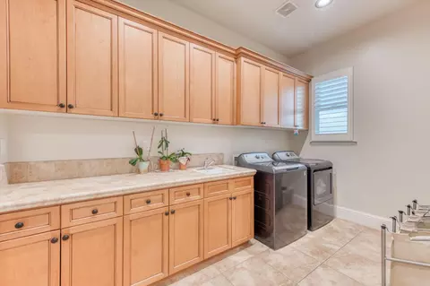 Other - 561 W Derbyshire Ln, Clovis, CA 93619 photo 7 of 8