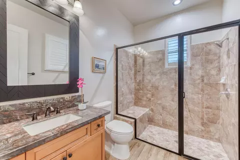 Bath - 561 W Derbyshire Ln, Clovis, CA 93619 photo 1 of 4