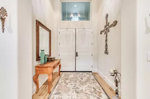 Entry Way - 561 W Derbyshire Ln, Clovis, CA 93619 photo 2 of 5