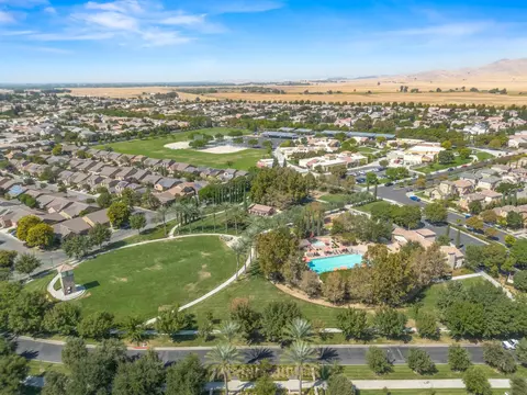 View/Area - 1806 N Dara Ave, Clovis, CA 93619 photo 5 of 11