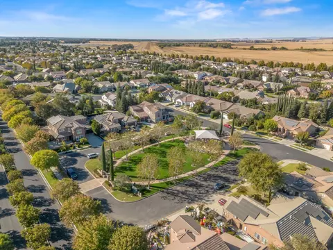 View/Area - 1806 N Dara Ave, Clovis, CA 93619 photo 4 of 11