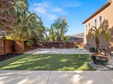 Exterior - 1806 N Dara Ave, Clovis, CA 93619 photo 13 of 17