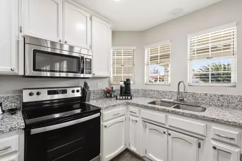 Kitchen - 3110 Doubletree Way, Madera, CA 93637 photo 3 of 4