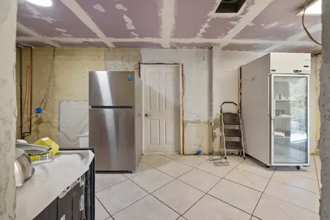 Kitchen - 37590 E Kings Canyon Rd, Dunlap, CA 93621 photo 1 of 6