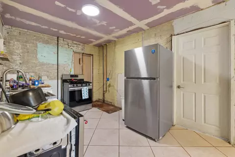 Kitchen - 37590 E Kings Canyon Rd, Dunlap, CA 93621 photo 3 of 6