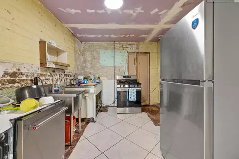 Kitchen - 37590 E Kings Canyon Rd, Dunlap, CA 93621 photo 4 of 6