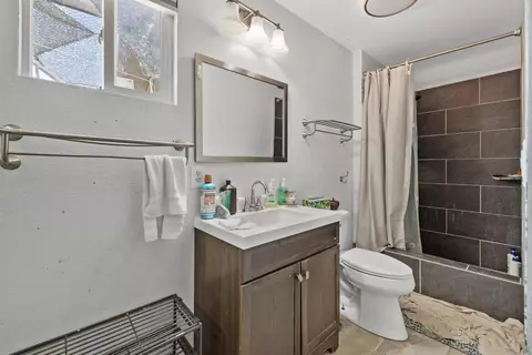 Bath - 37590 E Kings Canyon Rd, Dunlap, CA 93621 photo 1 of 2