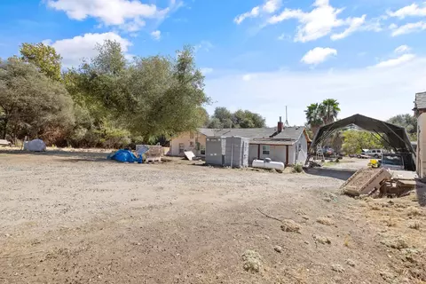 Exterior - 37590 E Kings Canyon Rd, Dunlap, CA 93621 photo 7 of 11