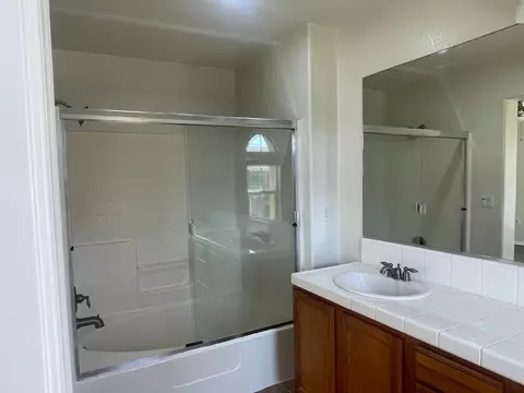 Bath - 1128 W Walter Ave #61, Fowler, CA 93625 photo 4 of 4