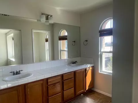 Bath - 1128 W Walter Ave #61, Fowler, CA 93625 photo 3 of 4