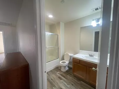 Bath - 1128 W Walter Ave #61, Fowler, CA 93625 photo 1 of 4