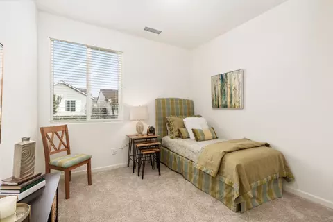Bedroom - 6553 E Hammond Ave, Fresno, CA 93727 photo 3 of 7