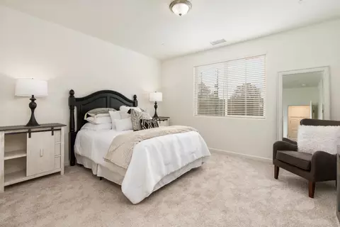 Bedroom - 6553 E Hammond Ave, Fresno, CA 93727 photo 5 of 7