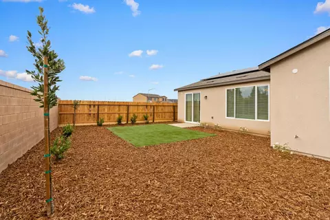 Exterior - 6553 E Hammond Ave, Fresno, CA 93727 photo 6 of 6