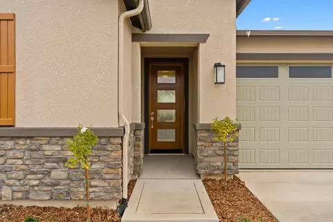 Exterior - 6553 E Hammond Ave, Fresno, CA 93727 photo 3 of 6