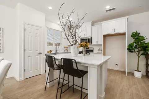 Kitchen - 6553 E Hammond Ave, Fresno, CA 93727 photo 3 of 5