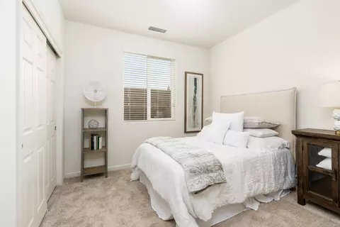 Bedroom - 6553 E Hammond Ave, Fresno, CA 93727 photo 1 of 7