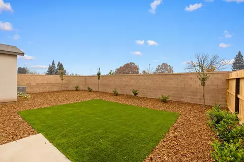 Exterior - 6553 E Hammond Ave, Fresno, CA 93727 photo 4 of 6