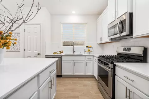 Kitchen - 6553 E Hammond Ave, Fresno, CA 93727 photo 2 of 5