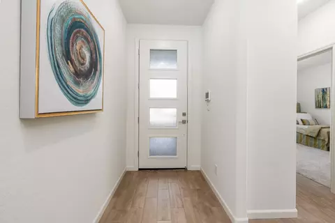 Entry Way - 6553 E Hammond Ave, Fresno, CA 93727 photo 1 of 4