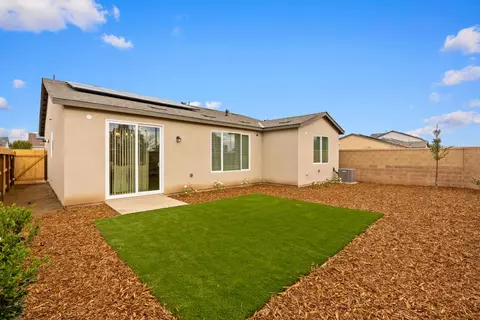 Exterior - 6553 E Hammond Ave, Fresno, CA 93727 photo 5 of 6