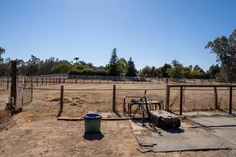 Exterior - 6136 N Bethel Ave, Clovis, CA 93619 photo 6 of 10