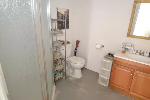 Bath - 6136 N Bethel Ave, Clovis, CA 93619 photo 4 of 4