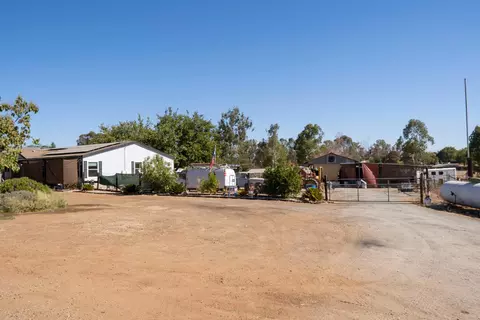 Exterior - 6136 N Bethel Ave, Clovis, CA 93619 photo 3 of 10