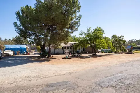 Exterior - 6136 N Bethel Ave, Clovis, CA 93619 photo 2 of 10