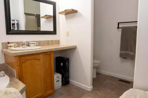 Bath - 6136 N Bethel Ave, Clovis, CA 93619 photo 2 of 4