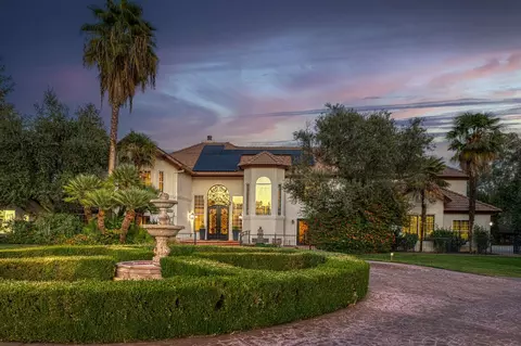 Exterior - 5334 N Marjan Ave, Clovis, CA 93619 photo 7 of 12